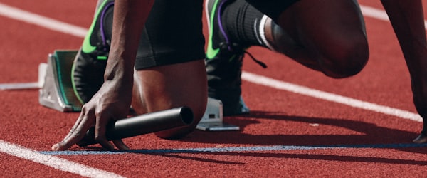 体育视频集锦缩略图 - 多个精彩进球瞬间的合成画面